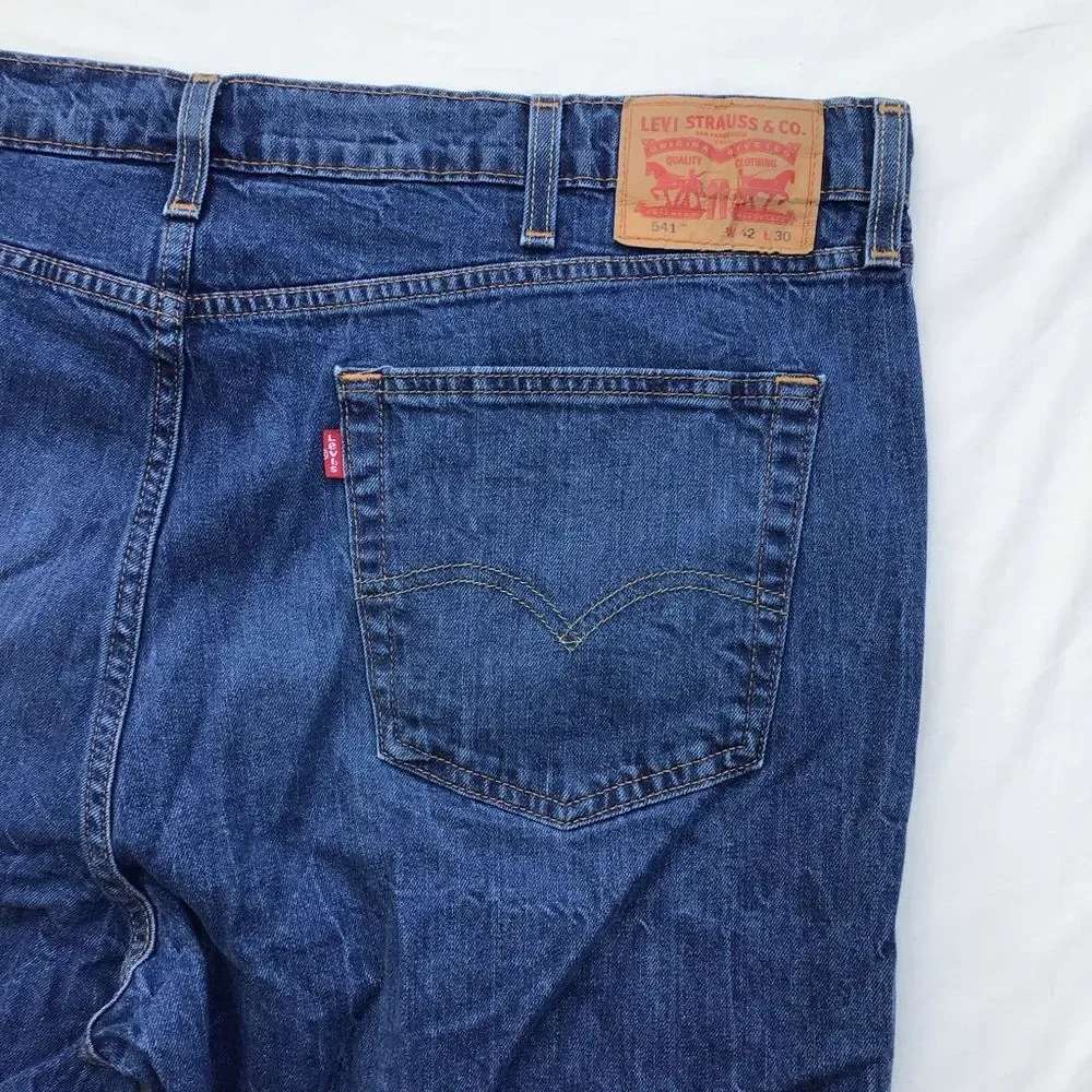 Levi’s 541 Jeans Men’s Size 42x30 Straight Leg Stretch Medium Wash